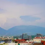 Haris 티라나