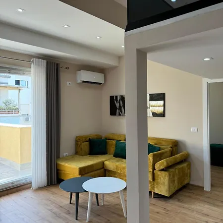 Haris Apartmán Tirana